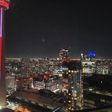 Two Bd Cn Tower And Lake Ontario View Toronto Extérieur photo