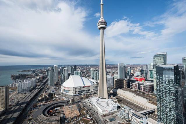 Two Bd Cn Tower And Lake Ontario View Toronto Extérieur photo