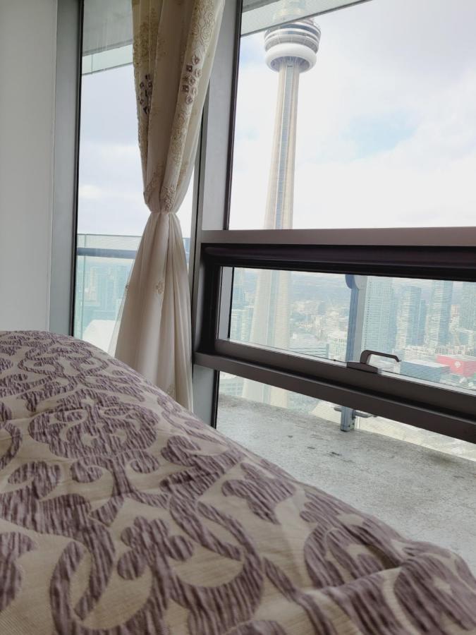Two Bd Cn Tower And Lake Ontario View Toronto Extérieur photo