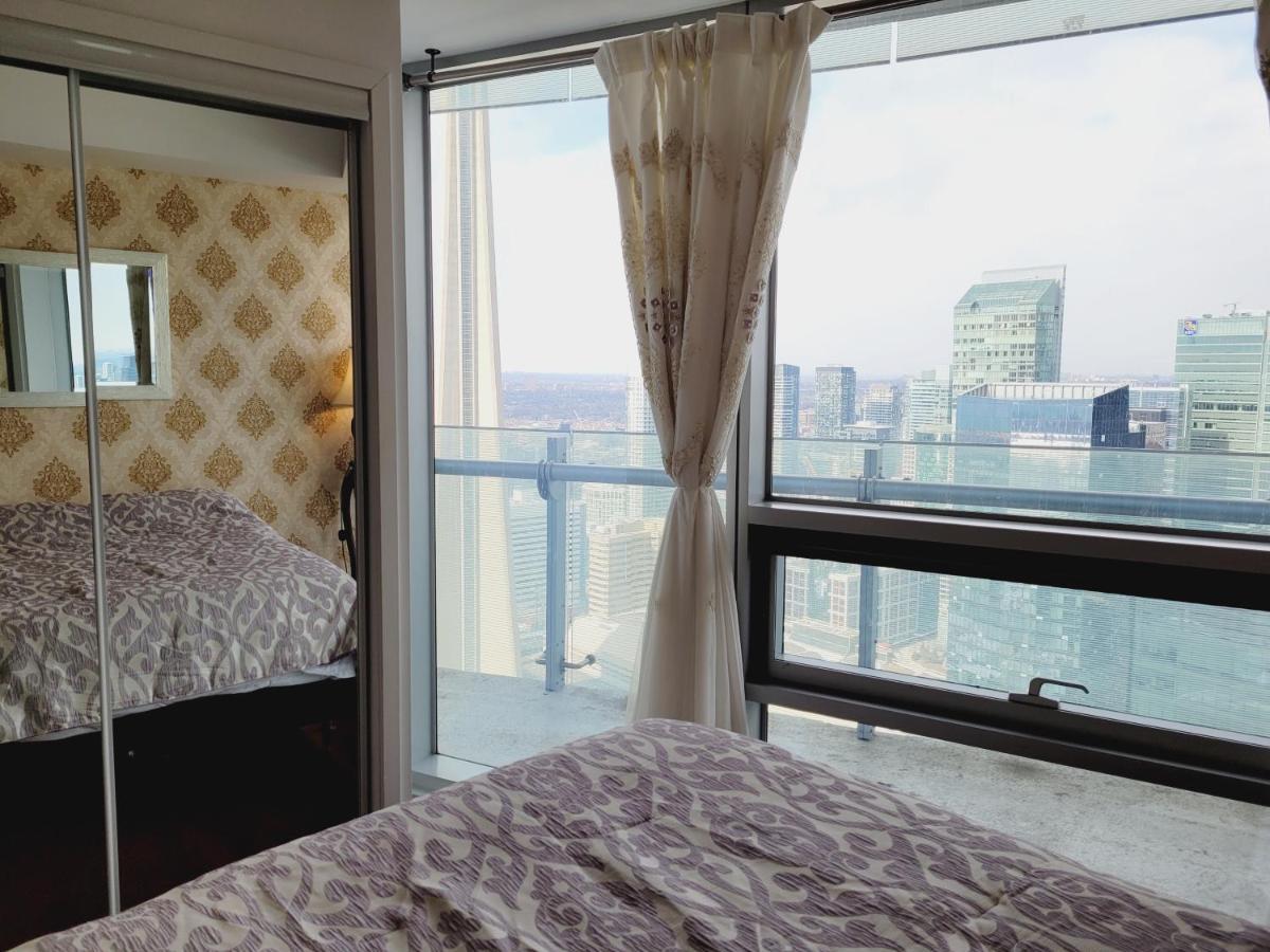 Two Bd Cn Tower And Lake Ontario View Toronto Extérieur photo
