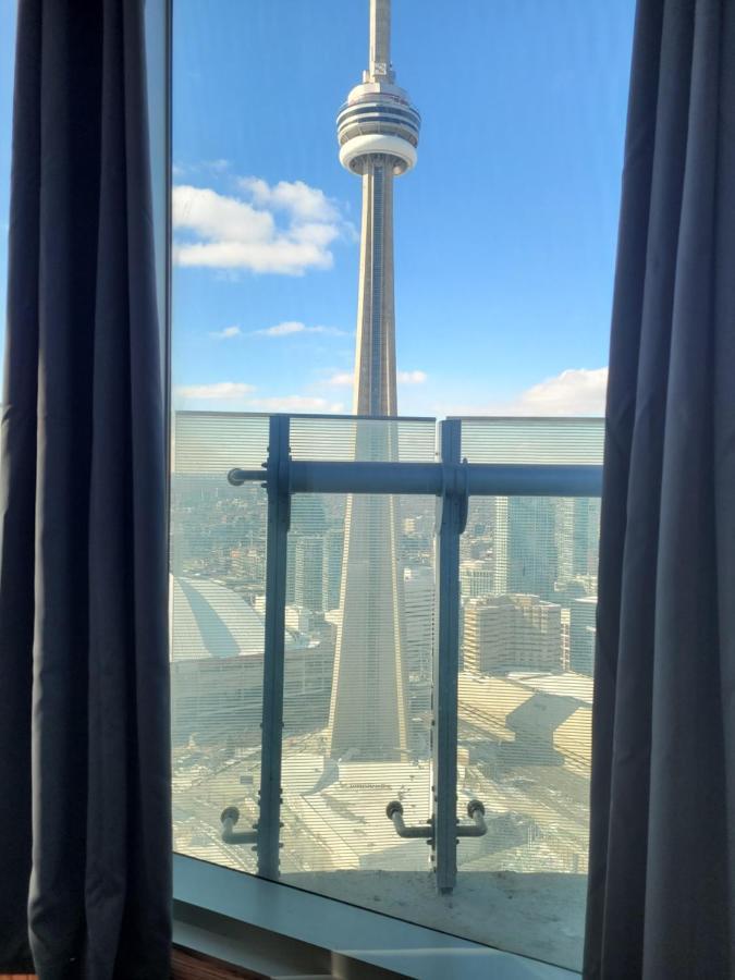 Two Bd Cn Tower And Lake Ontario View Toronto Extérieur photo