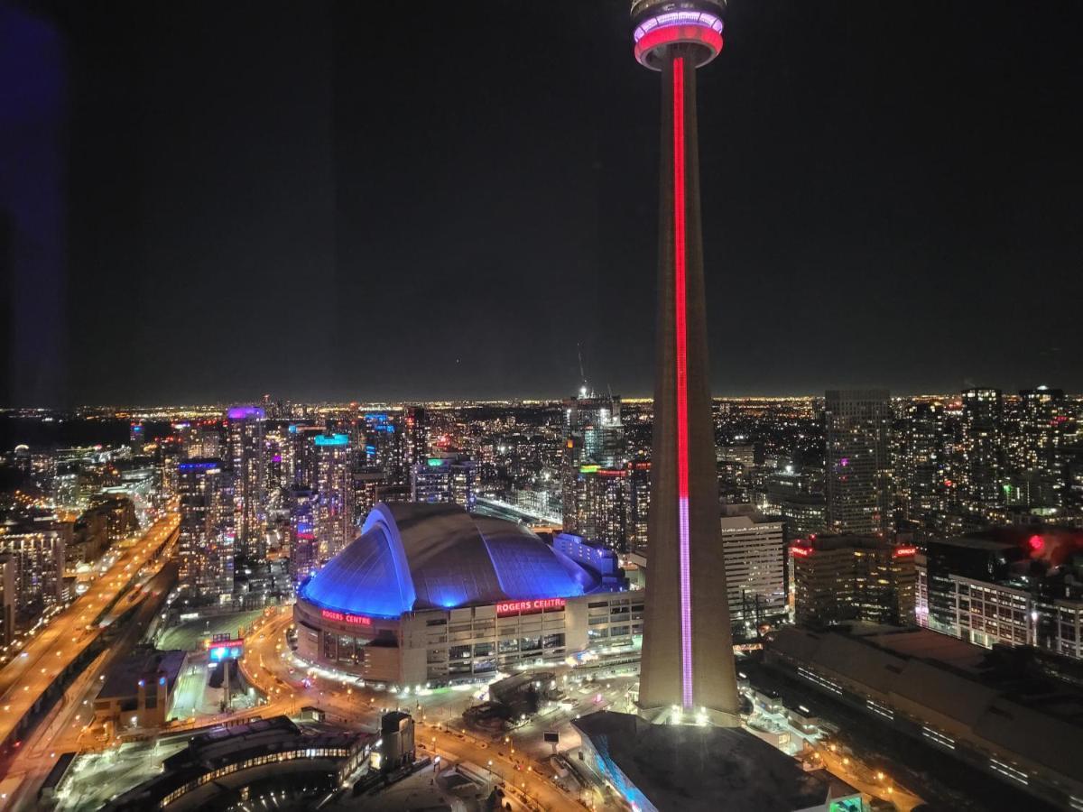 Two Bd Cn Tower And Lake Ontario View Toronto Extérieur photo